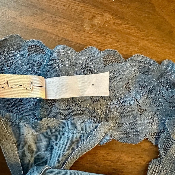 Never Worn. Lonely Lingerie Set 34/B/M - Picture 4 of 5